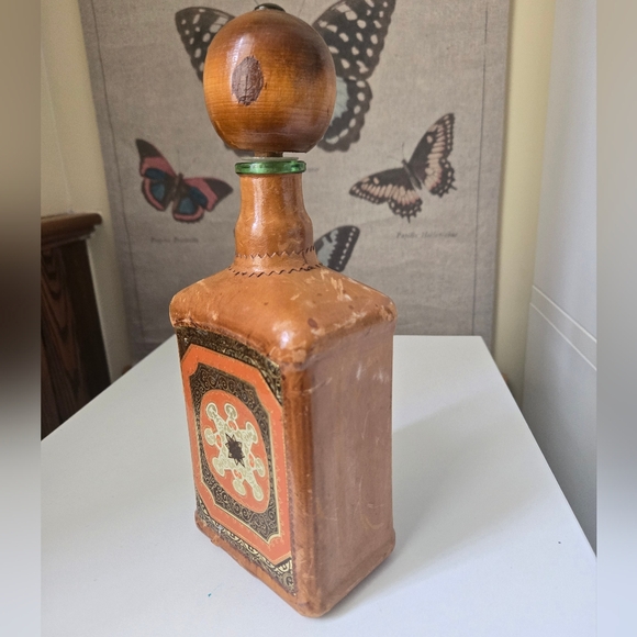 Vintahe Leather Wrapped Decanter - Picture 3 of 9